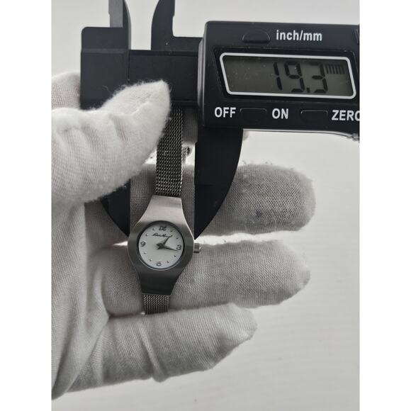 Eddie Bauer Ladies Petite Quartz Watch Mesh Band New Battery Running - Picture 11 of 11